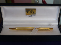 PIX DE COLECTIE CARAN d&amp;#039;ACHE MODEL HEXAGONAL PLACAT CU AUR 24k foto