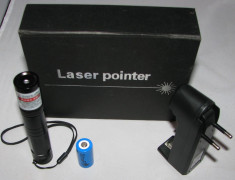 Laser verde 500mW Acumulator Li-Ion Dimensiuni reduse 11cm putere mare foto