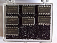 MAX6952AEX - 4-Digit 5 x 7 Matrix LED Display Driver - 36pini SSOP foto