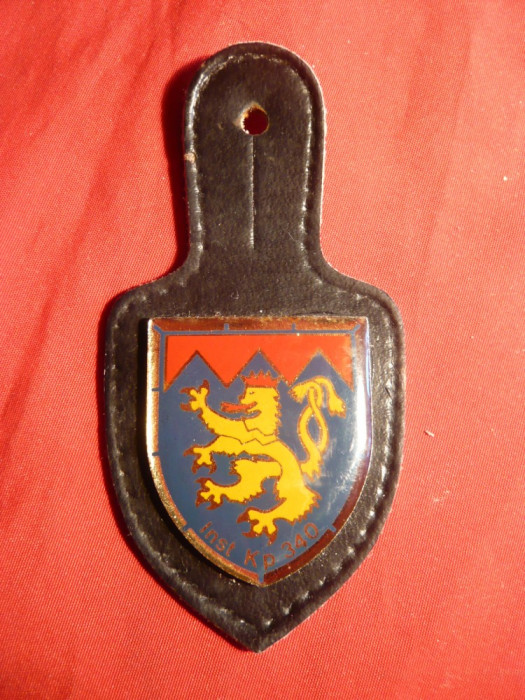 Insemn Militar Belgia , metal ,email ,piele ,h= 3,7 cm