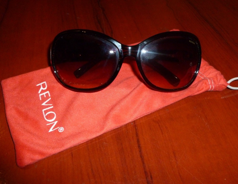 Ochelari de soare marca Revlon