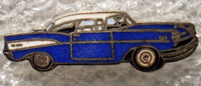 I.075 INSIGNA PIN AUTO AUTOTURISM CHEVROLET 1957 Chevy Bel Air EMAIL L22mm foto