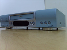 Videorecorder PHILIPS Hi-Fi Stereo seria Matchline (design deosebit, culoare vernil) foto