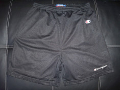 Bermude / pantaloni scurti superbi Champion; marime XL: 72 - 105 cm talie elastica, 45 cm lungime; impecabili, ca noi foto