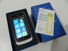 Nokia LUMIA 610 alb NOU LA CUTIE FULL ACCESORII un smartphone elegant cu un display incredibil camera 5mpx + flash 3G wifi GPS in reteaua Vodafone foto
