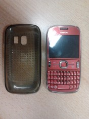 Vand Nokia Asha 302 Plum Red aproape nou + GARANTIE foto