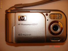 APARAT FOTO HP E217 HUSA SI MMC DE 2 GIGA INCLUSE IN PRET foto