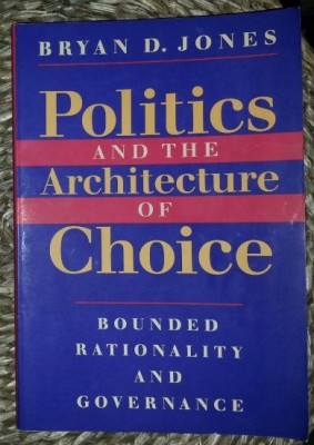 Bryan D. Jones POLITICS AND THE ARCHITECTURE OF CHOICE Bounded Rationality and Governance Univ. of Chicago Press 2001 foto
