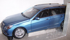 Minichamps Mercedes E-Klasse T-Modell albastru 1:18 foto
