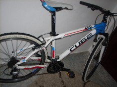 bicicleta mountain bike CUBE foto