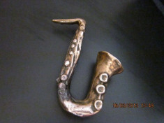 Saxofon miniatural vechi masiv din bronz foto