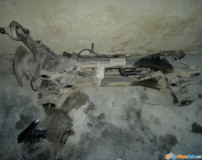 Vand punte spate FORD FOCUS 1 break completa in stare excelenta foto mare Vand punte spate FORD FOCUS 1 break completa in stare excelenta foto mare