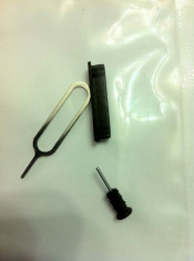 Dop Silicon Jack Casti+Intrare Cablu Apple iPhone 3G 3GS 4 4S Kit Praf negru+ CHEITA SIM-TRAY foto