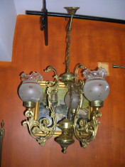 Impozant candelabru vechi din bronz,model superb cu 3 abajururi foto