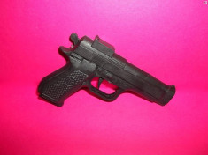 pistol de jucarie din plastic foto