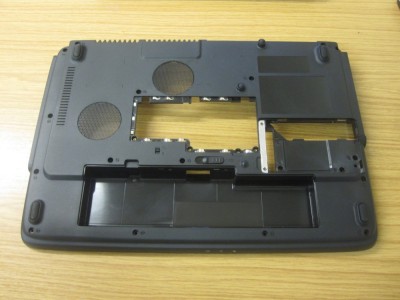 Toshiba Satellite P30 P35 S6292 K000018180 Bottom Case foto