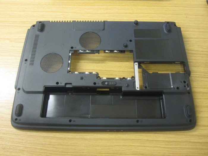 Toshiba Satellite P30 P35 S6292 K000018180 Bottom Case