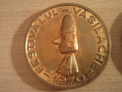 Medalie Festivalul Vasilache 1970, 90 grame + taxele postale 10 roni = 100 roni foto