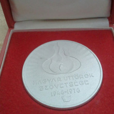 Medalie Ungaria Magyar uttorok szovetsegc 1946-1976 30 grame + cutie de prezentare 10 roni + taxele postale 10 roni = 50 roni