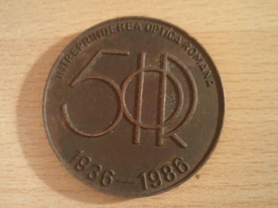Medalie Intreprinderea Optica Romana 50 ani 1936-1986, 60 grame + taxele postale 10 roni = 70 roni foto