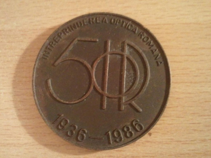 Medalie Intreprinderea Optica Romana 50 ani 1936-1986, 60 grame + taxele postale 10 roni = 70 roni