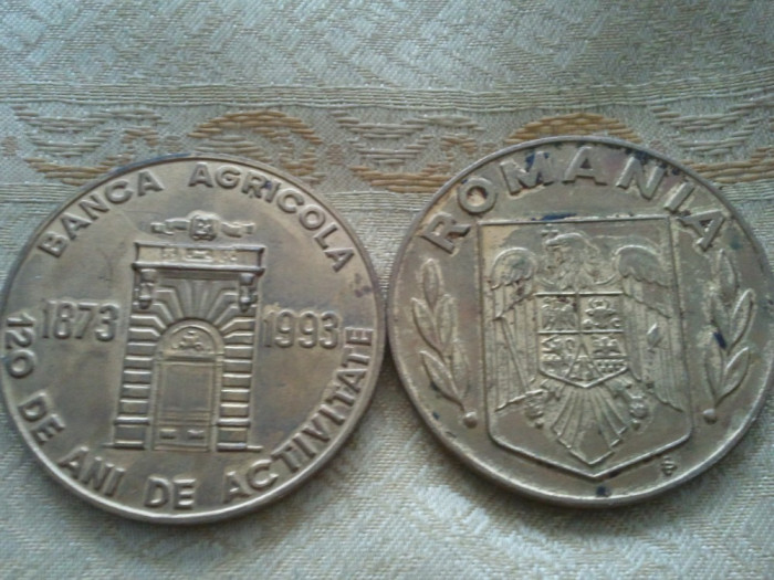 Lot 2 medalii, identice, Banca Agricola 120 de ani de activitate 1983-1993 sau 50 roni bucata + taxele postale