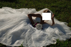 VAND SAU INCHIRIEZ: ROCHIE MIREASA CU TRENA DE LA BELLA SPOSA foto