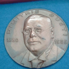Medalie Dimitrie Gusti 1880-1955 fondatorul Muzeului Satului in 1936 + cutie de prezentare 10 roni + taxele postale 10 roni = 50 roni