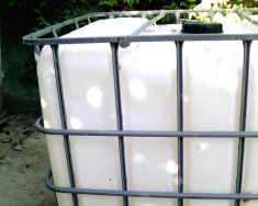 Rezervor 1000 litri , bazin apa , cub paletizat , container de 1 metru cub . foto