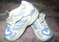 Pantofi sport marca Adidas mar. 22 foto