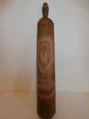Facalet din lemn sculptat cu motiv bisericesc -vechi-de colectie sau decor foto