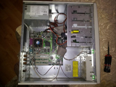 Unitate Compaq Tower cu boxa inclusa foto