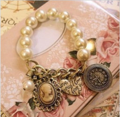 Bratara dama fashion vintage quality pearl, deosebita, NOUA, la doar 22,90 ron! foto