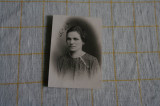 Poza - portret de femeie - timbru sec (Ministerul Comunicatiilor), stampila pe spate cu stema regala
