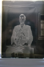 Negativ foto pe sticla - Ofiter roman in uniforma - al doilea razboi mondial foto