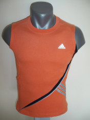 Tricou Adidas; 41.5 cm bust, 53 cm lungime; prevazut cu un buzunar lateral foto