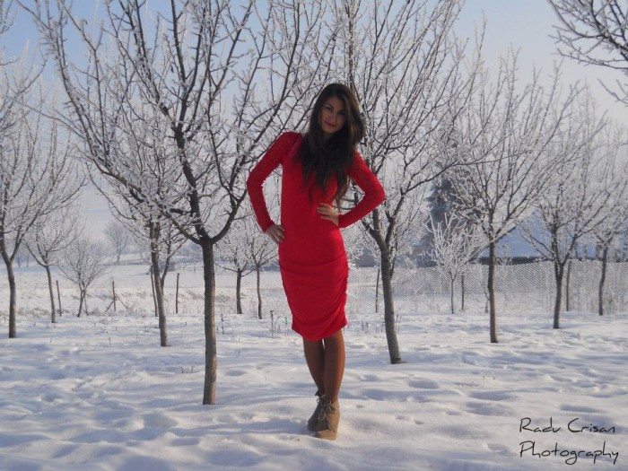 Rochie rosie cu dantela Rochie rosie cu dantela