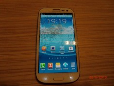 Samsung Galaxy S3 i9300 - Live Demo Unit, display fisurat, pret fix 420 Ron foto