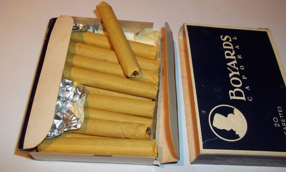 pachet de tigari Boyards Caporal 1976 (de colectie, vintage, 14 tigari din  20) | arhiva Okazii.ro
