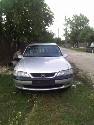 Vand/Dezmenbrez opel vectra B foto