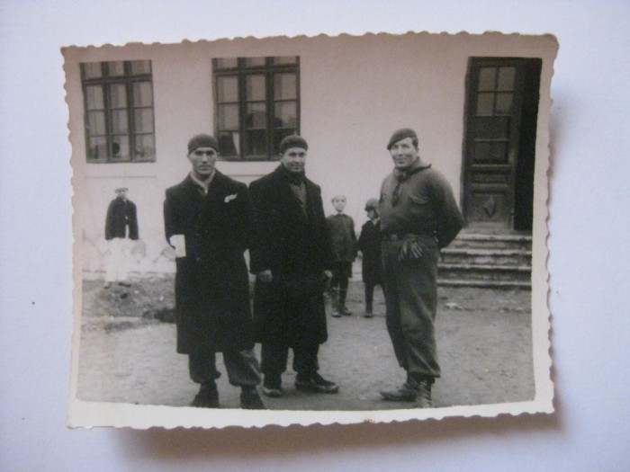 REDUCERE 50%! FOTOGRAFIE CU LEGIONARI IN TABARA DE LA BREAZA DIN 1936 foto mare REDUCERE 50%! FOTOGRAFIE CU LEGIONARI IN TABARA DE LA BREAZA DIN 1936 foto mare