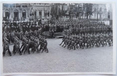Gen. Antonescu , MSM , Regele Mihai la defil. noii promotii de ofiteri , 1941 foto