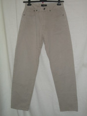 PANTALONI (barbati) JEANS BEJ ,,HUGO BOSS-ARKANSAS,W31,L32 foto