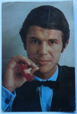 Autograf scris olograf de cantaretul italian Salvatore Adamo pe versoul unei fotografii a artistului , din anii 1980 foto