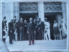 Foto din al doilea razboi mondial ; Pavilionul expozitional romanesc din Paris