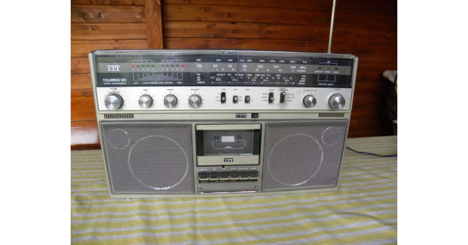 Vand radiocasetofon vintage cu vumetre pe leduri marca ITT TOURING 120 ...