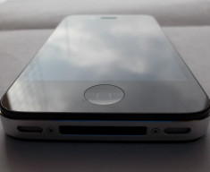 iPhone 4, 16G, Neverlocked plus multe accesorii, 700 lei foto