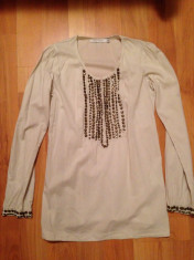 SUPERBA !!! Bluza / Camasa BERSHKA, ideala ptr bocanci,bej cu aplicatii metalice aramii cusute, mar. M, NOUA !!! foto