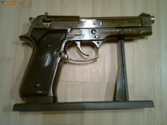 Bricheta Pistol Bereta Beretta 9 mm foto