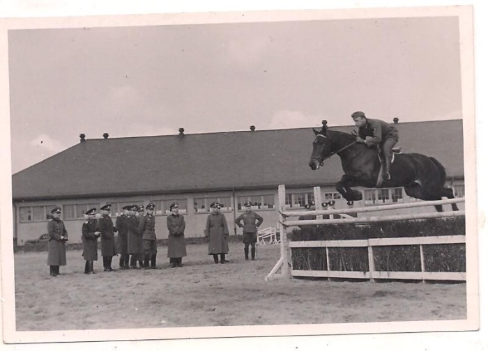 foto-Militari din perioada RSR-concurs de calarie